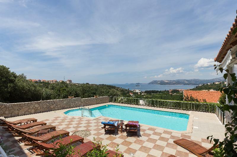 Apartments Carol Royal Кавтат Екстериор снимка