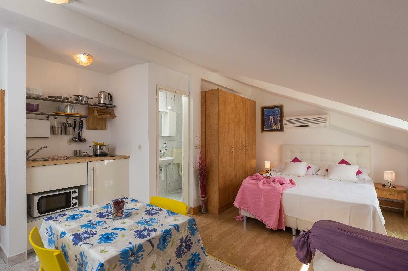 Apartments Carol Royal Кавтат Екстериор снимка